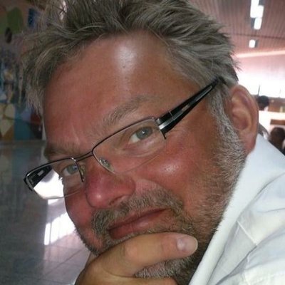 Ansprechpartner von Feuerbestattung Gelsenkirchen im persönlichen Gespräch